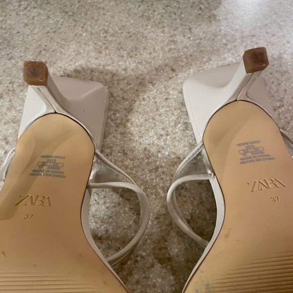 Zara, cream, wore two times. Too big for my narrow foot. Size 6 1/3-Euro 37. - Picture 10 of 10